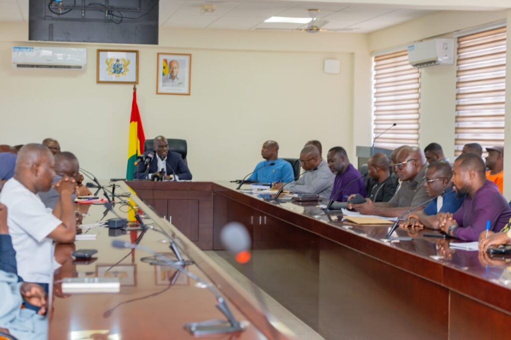 Education Minister meets university union in bid to end administrative staff strike