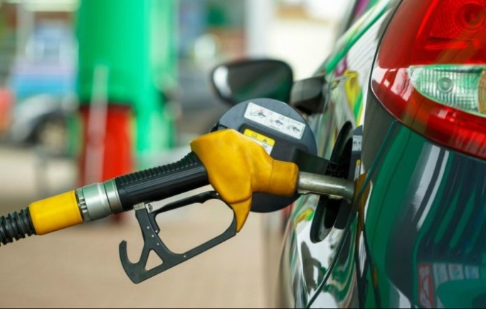 Global Oil Tensions Send Mixed Signals as Prices Fall Despite Middle East Shipping Attacks