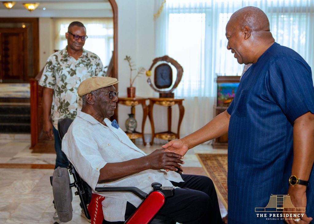 Mahama pays courtesy visit to ex-President Kufuor; two leaders discuss national issues